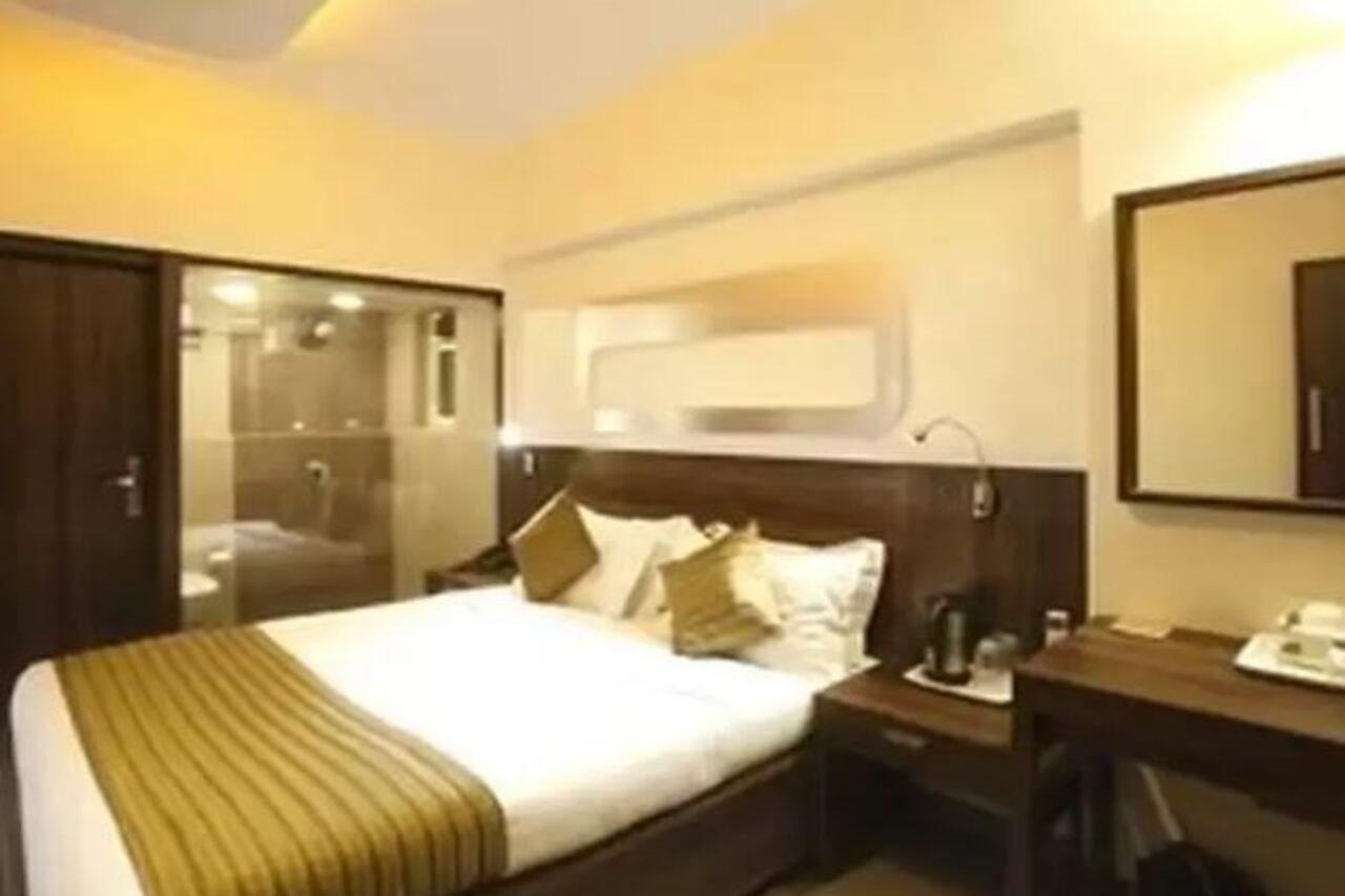 Hotel Plaza Βομβάη Εξωτερικό φωτογραφία