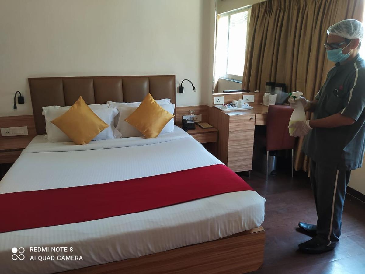 Hotel Plaza Βομβάη Εξωτερικό φωτογραφία