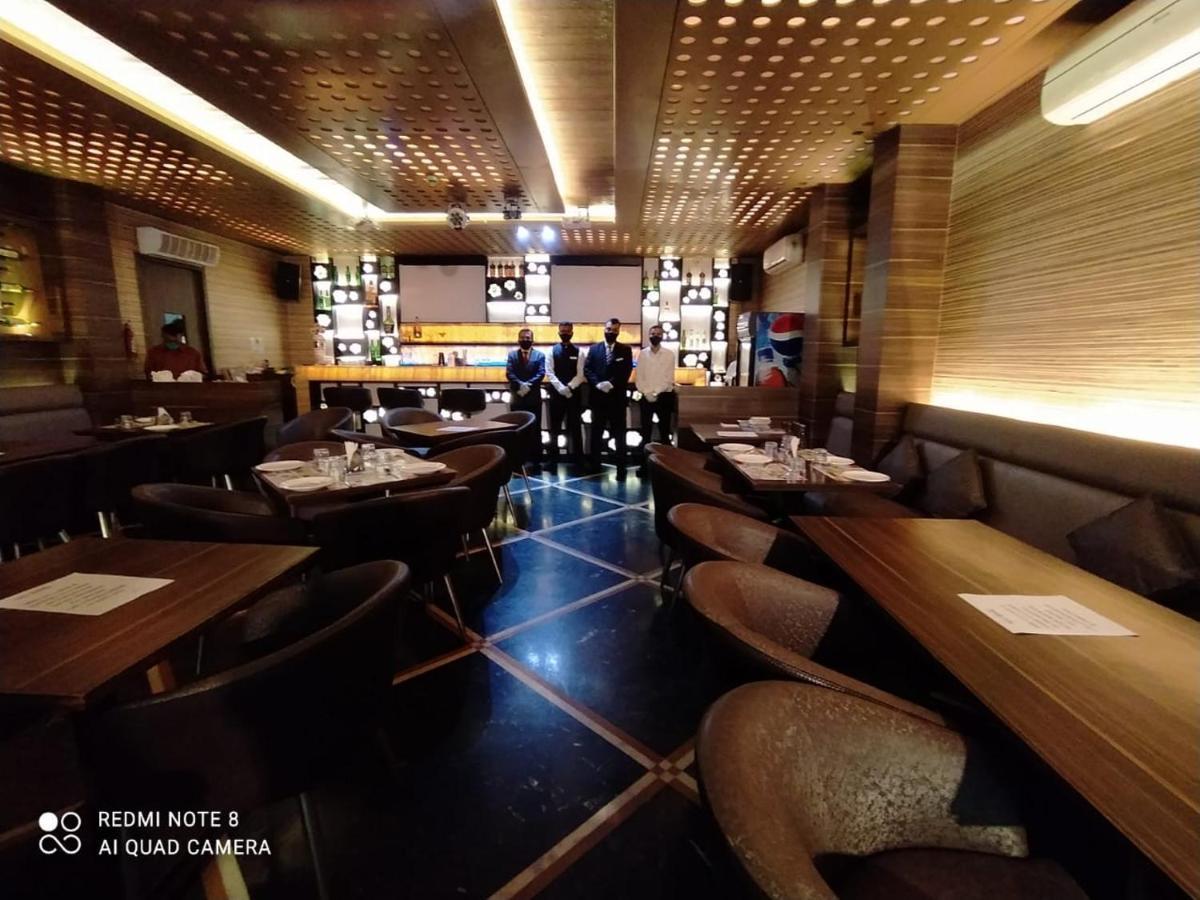 Hotel Plaza Βομβάη Εξωτερικό φωτογραφία