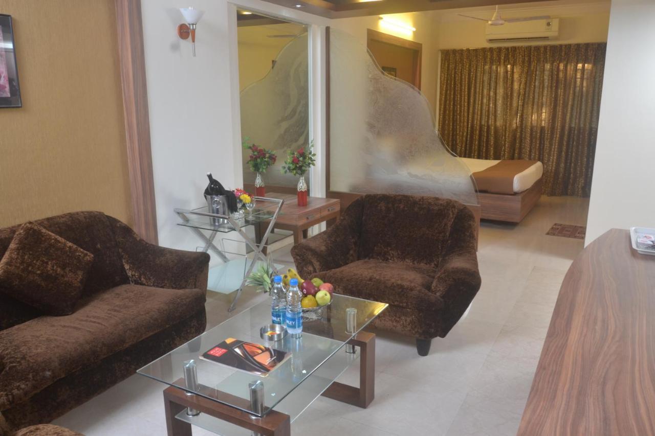 Hotel Plaza Βομβάη Εξωτερικό φωτογραφία