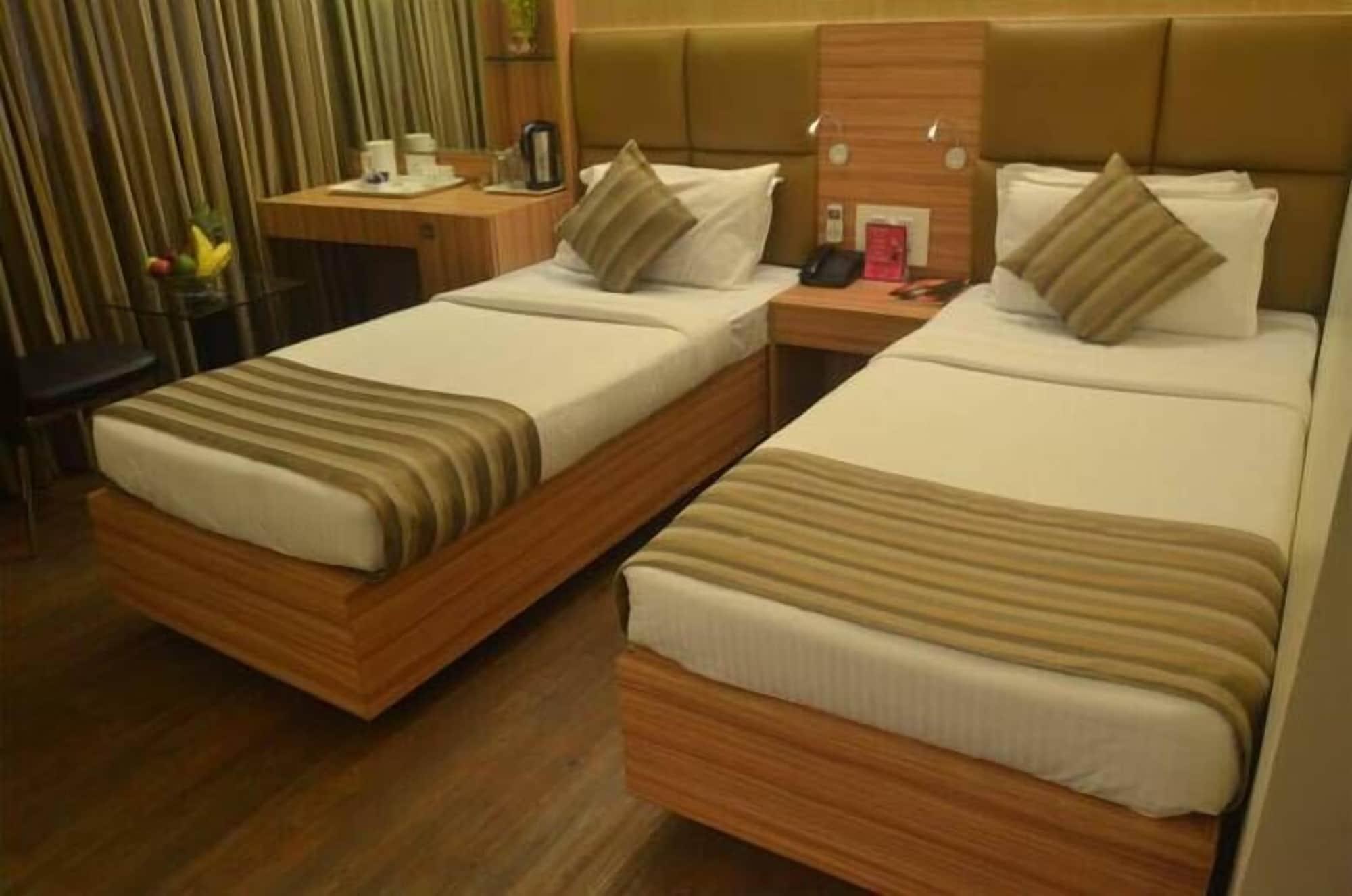 Hotel Plaza Βομβάη Εξωτερικό φωτογραφία