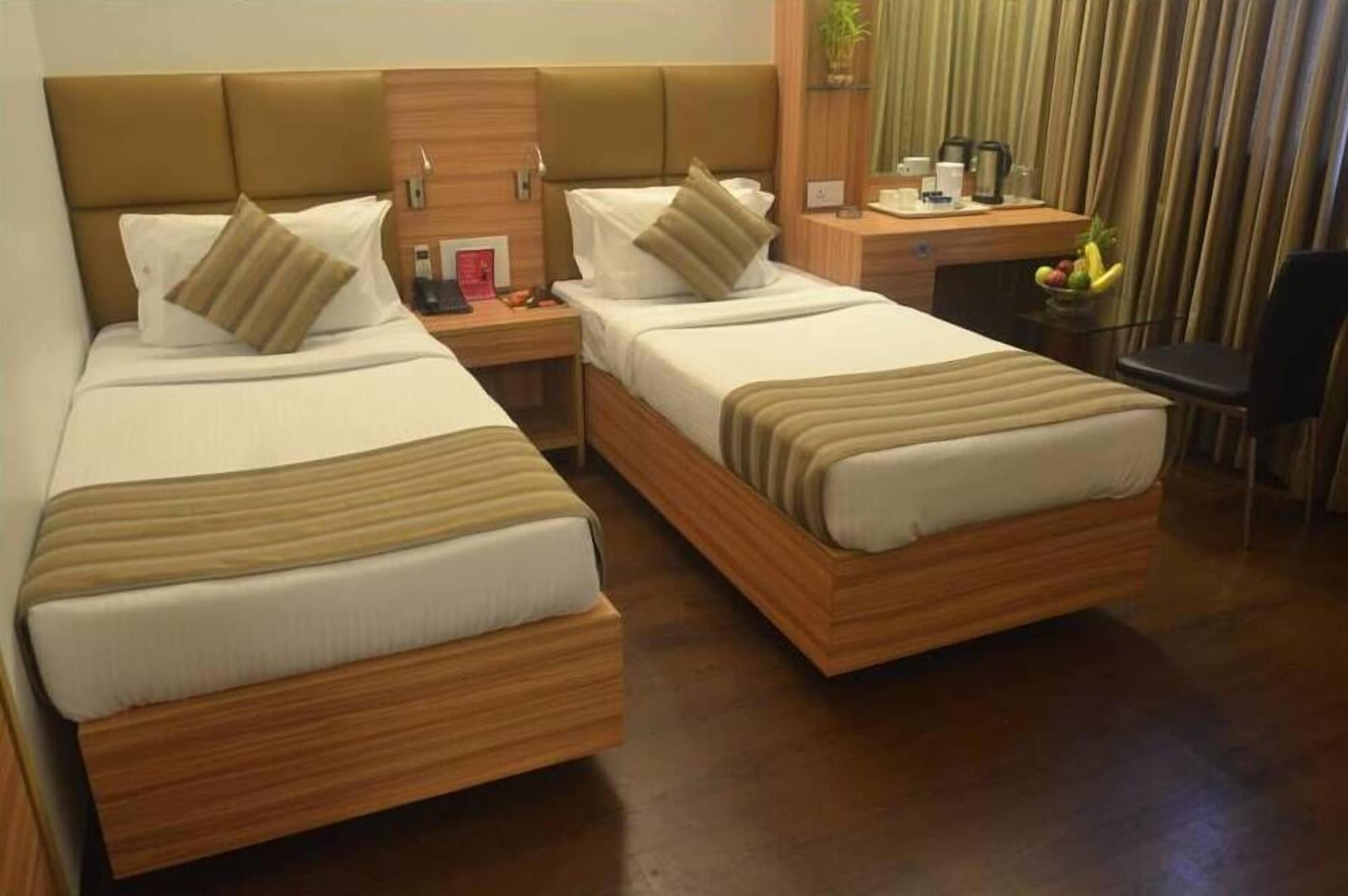 Hotel Plaza Βομβάη Εξωτερικό φωτογραφία