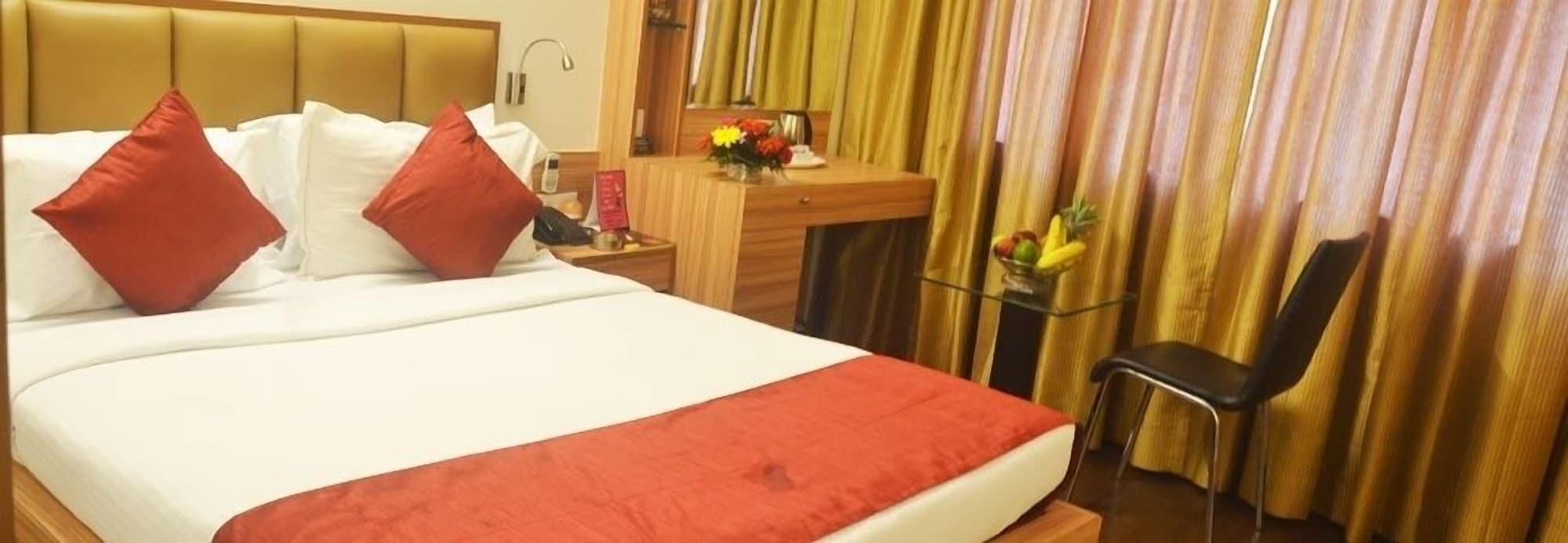 Hotel Plaza Βομβάη Εξωτερικό φωτογραφία