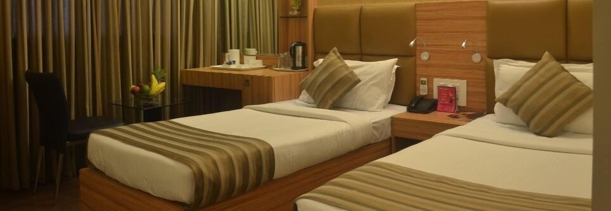 Hotel Plaza Βομβάη Εξωτερικό φωτογραφία