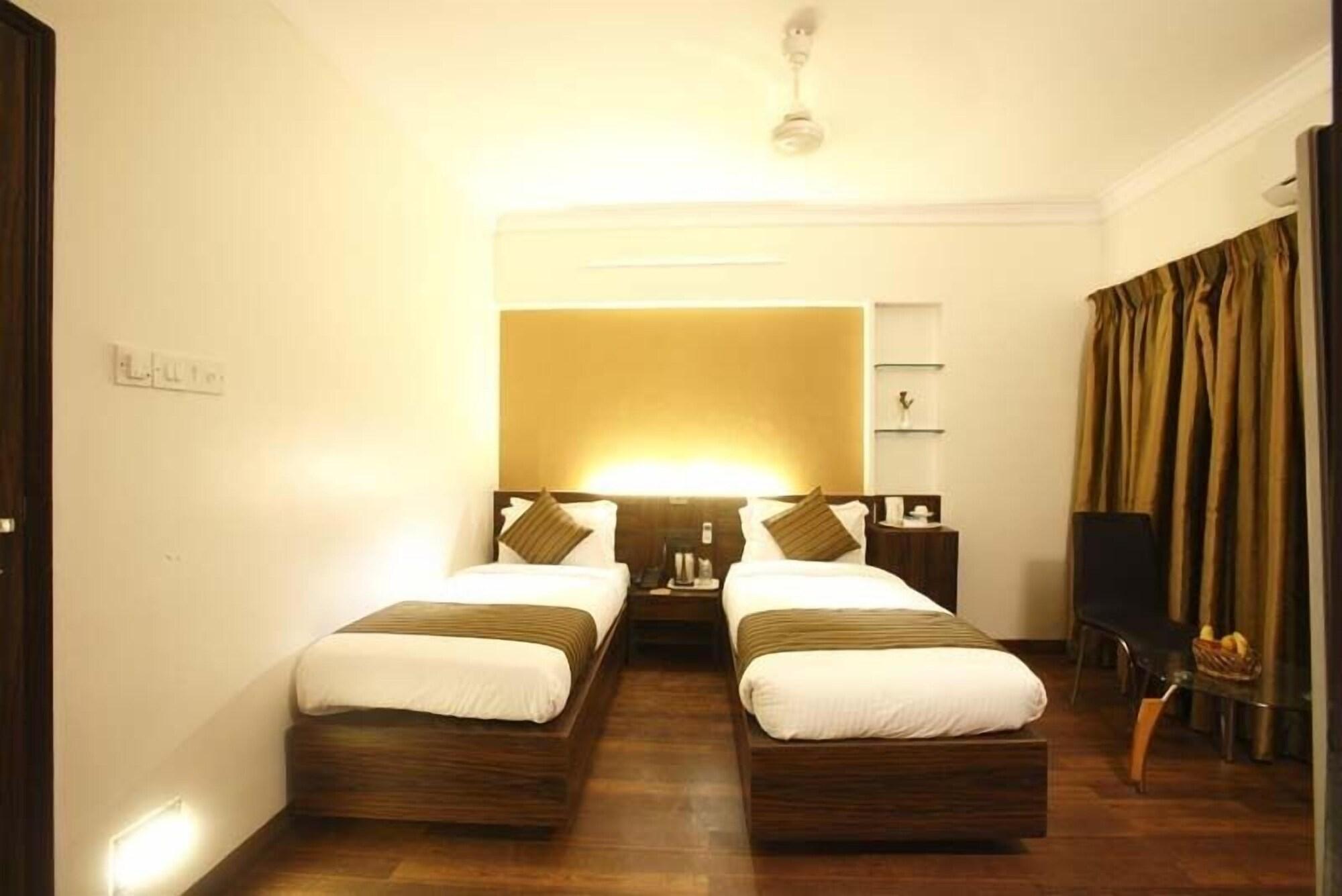 Hotel Plaza Βομβάη Εξωτερικό φωτογραφία