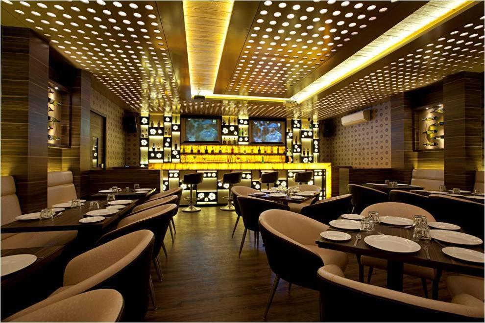 Hotel Plaza Βομβάη Εξωτερικό φωτογραφία