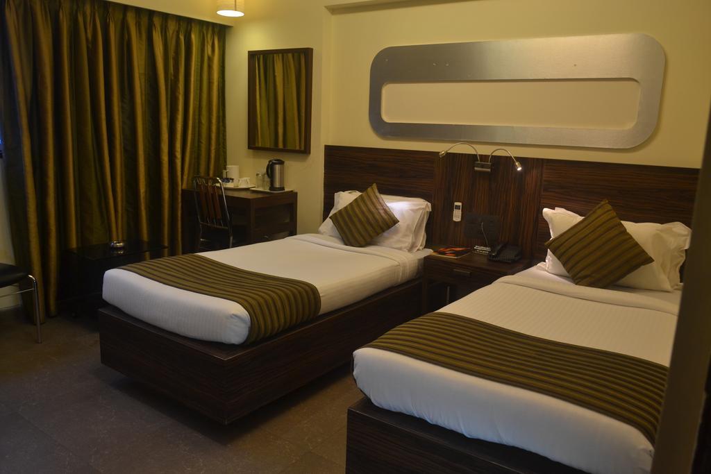 Hotel Plaza Βομβάη Εξωτερικό φωτογραφία